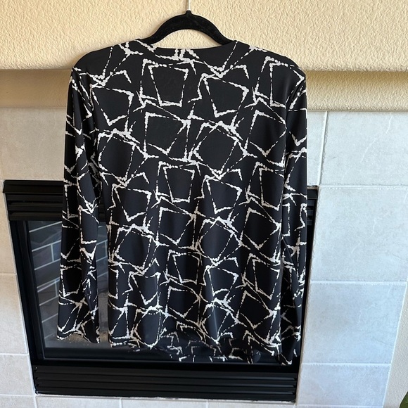 Jones New York Woman Wrap Top Black Ivory- Plus Size 1X - Picture 3 of 6